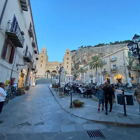 Casa Matilde Historic Center * 체팔루